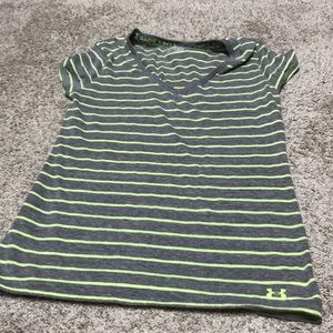 UNDER ARMOUR VNECK TEE